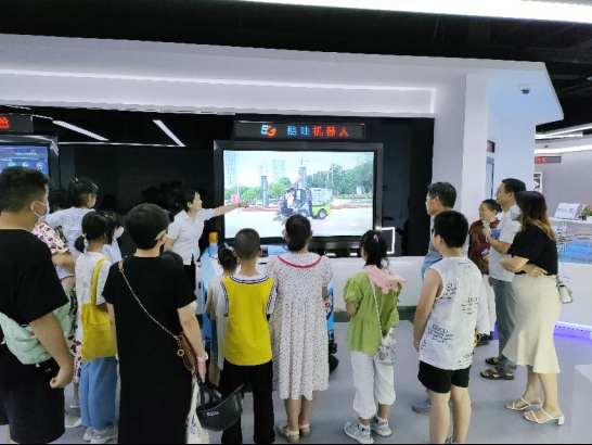 南陵县籍山镇大港社区:感受科技 快乐暑假